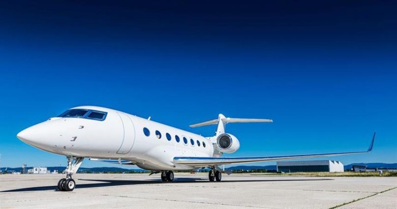 The gulfstream g650 er on the taxi way