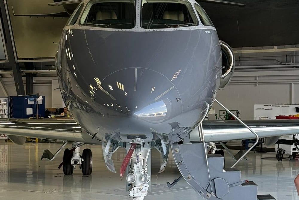 Bombardier Challenger 3500, a typical super mid-size jet for this flight