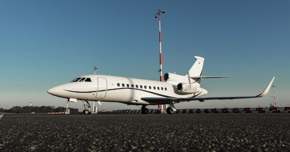 Dassault Falcon 900, a typical heavy jet for this flight